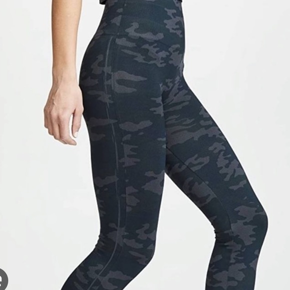 New SPANX Cropped Length Leggings - Picture 6 of 10